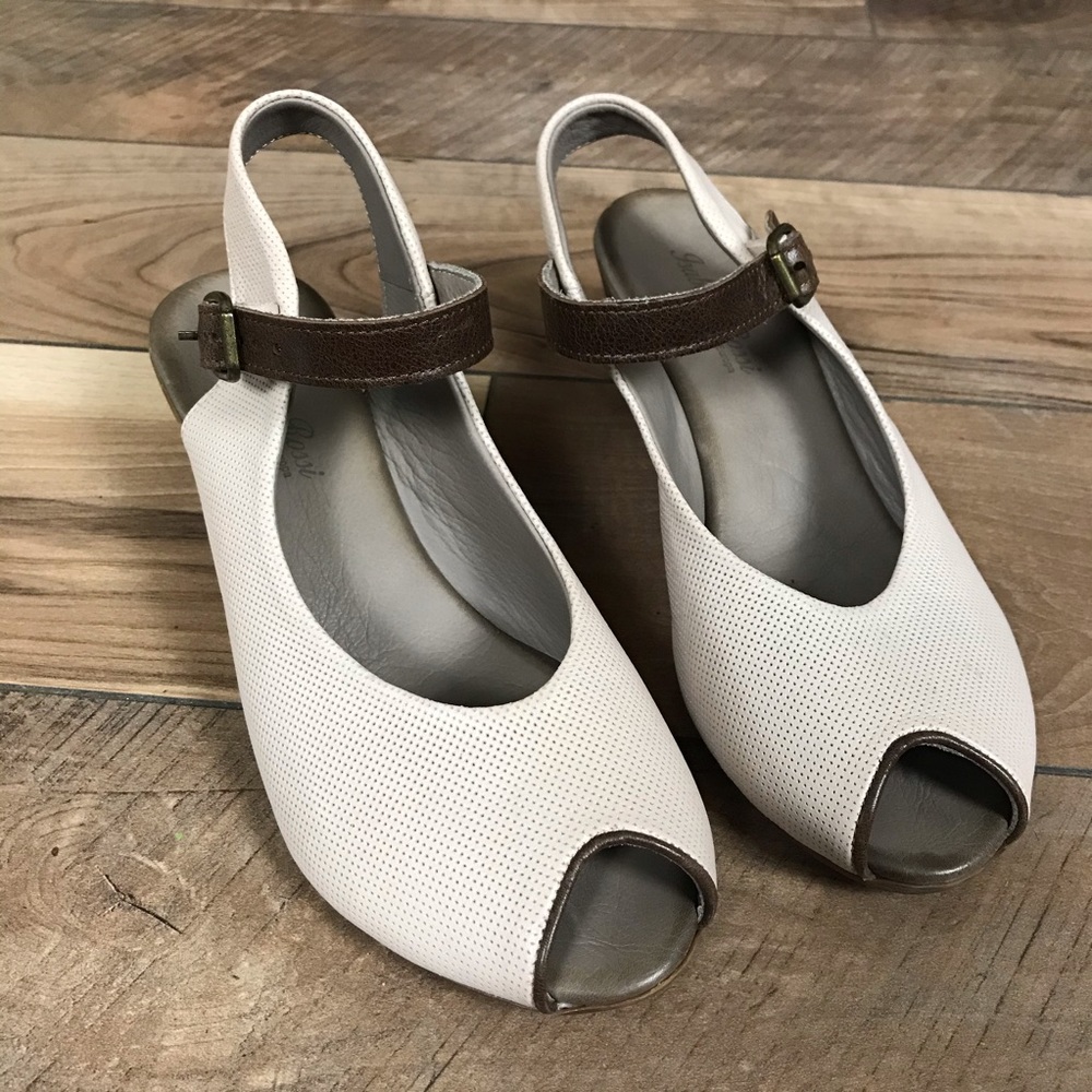 Isabella Rossi Leather Mary Jane Wedges 39